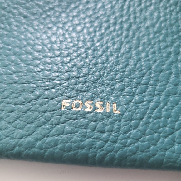 Fossil Teal Pebbled Leather Wristlet - Picture 5 of 15